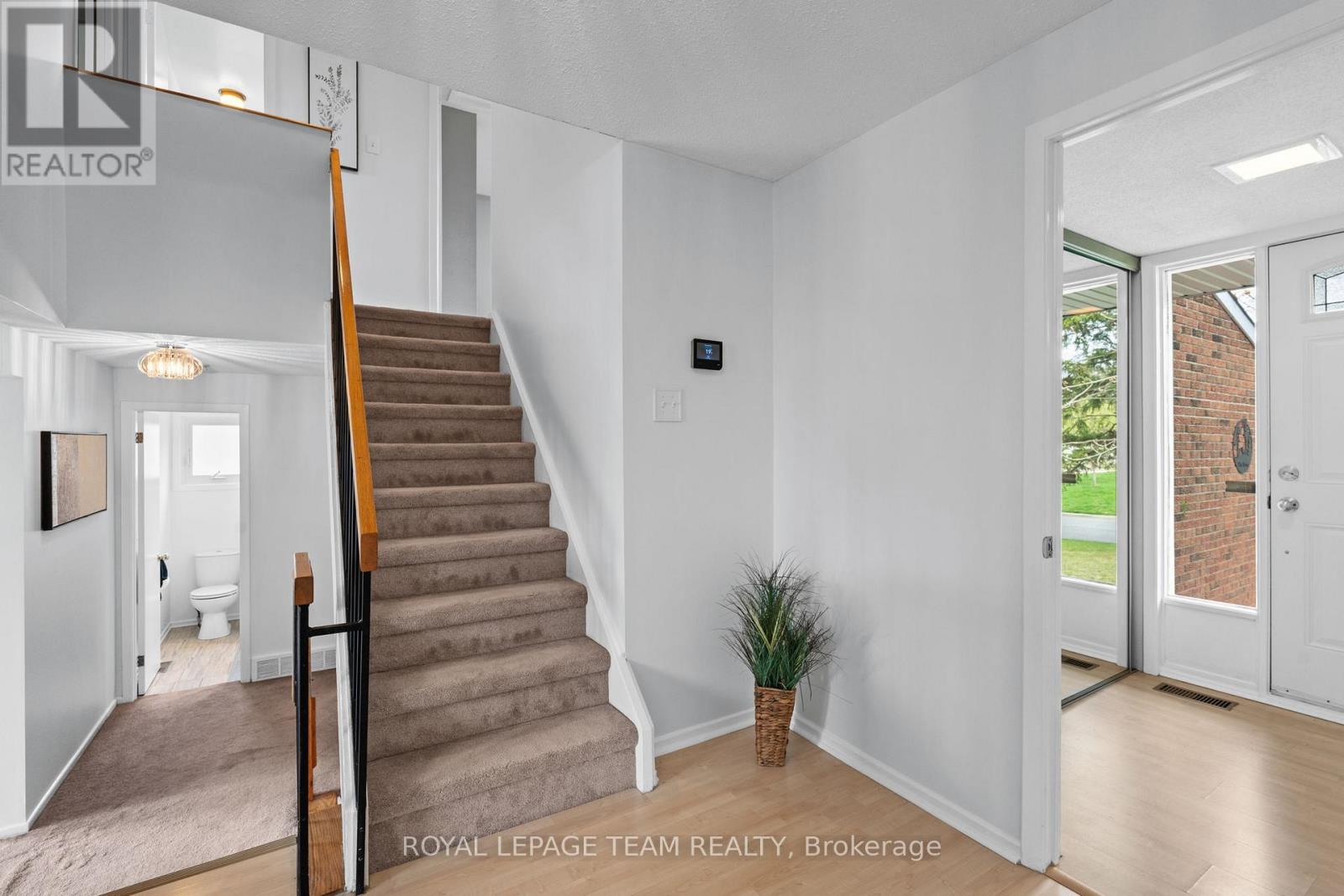 92 Burnetts Grove Circle, Ottawa, Ontario  K2J 1N7 - Photo 6 - X12564616