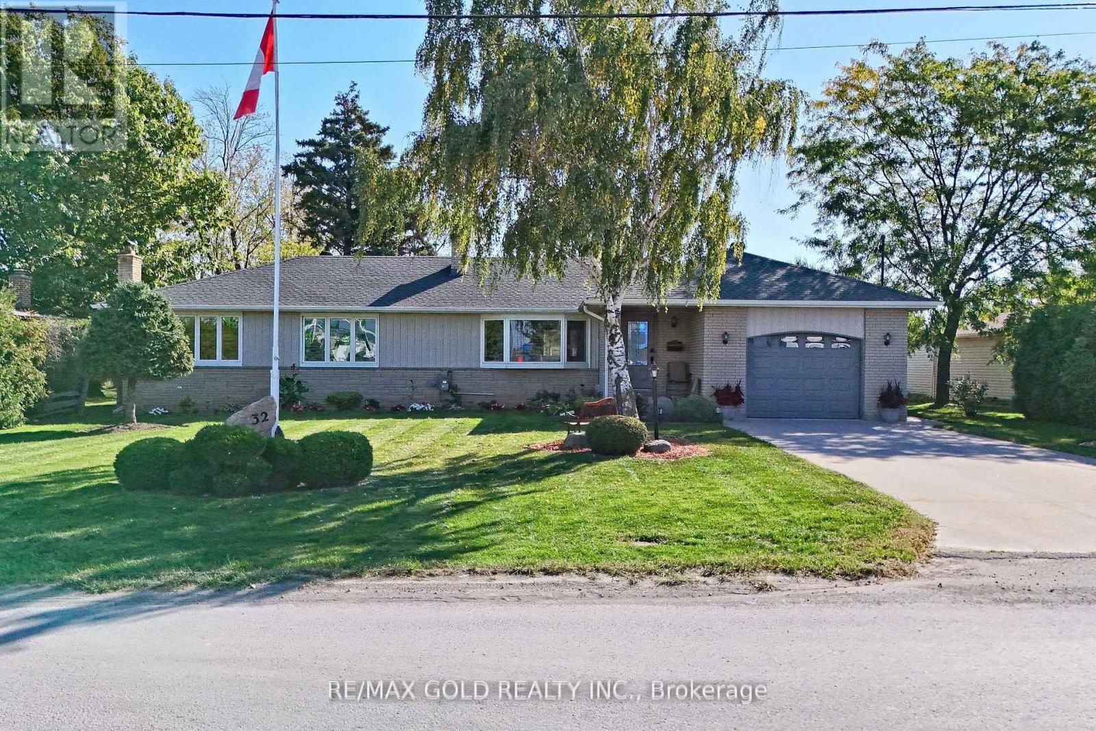 32 Oriole Avenue, Hamilton, Ontario  L8E 5E4 - Photo 3 - X12564550