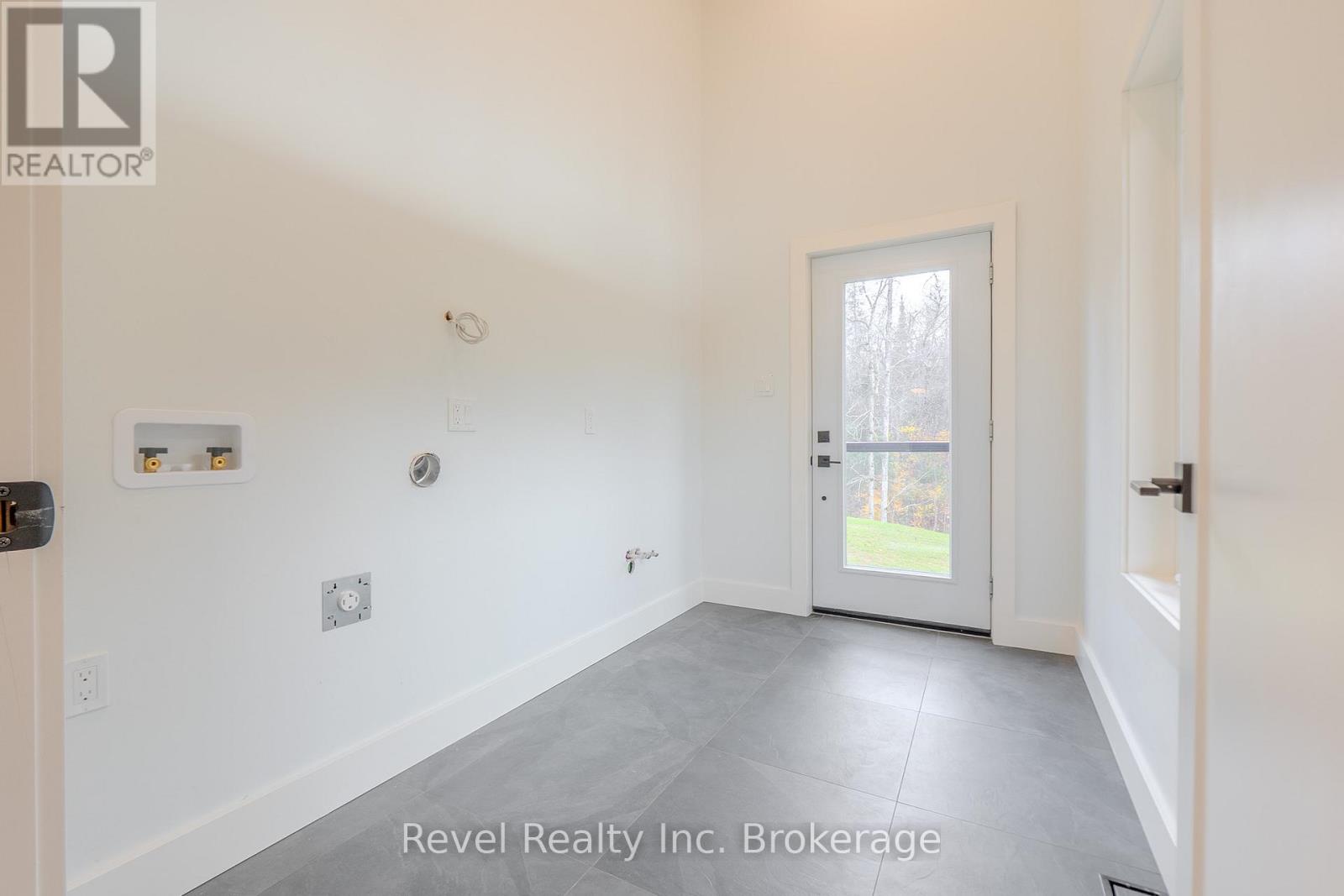 52 Laurentian Crescent, Mattawan, Ontario P0H 1V0 - Photo 11 - X12564644