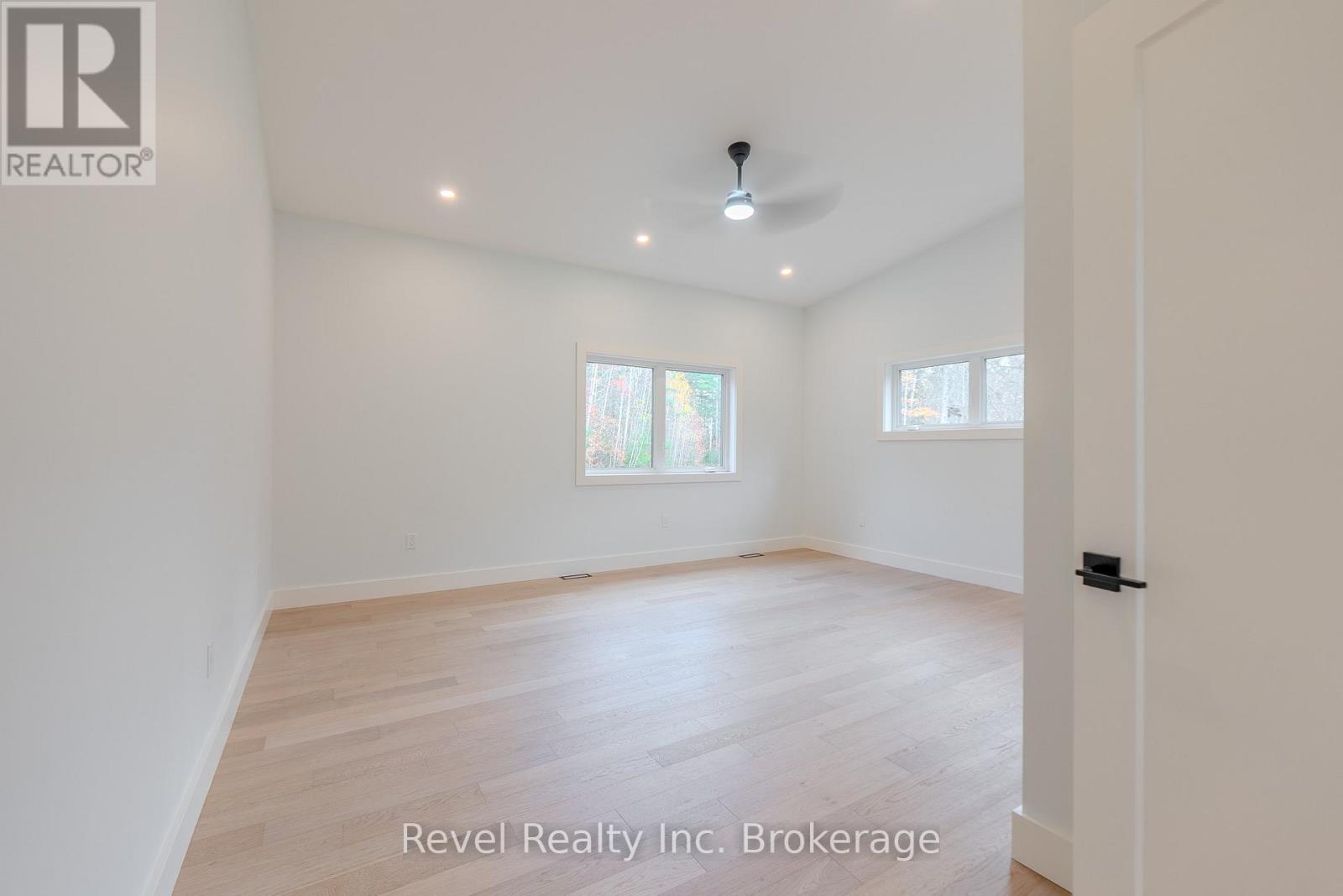 52 Laurentian Crescent, Mattawan, Ontario P0H 1V0 - Photo 12 - X12564644