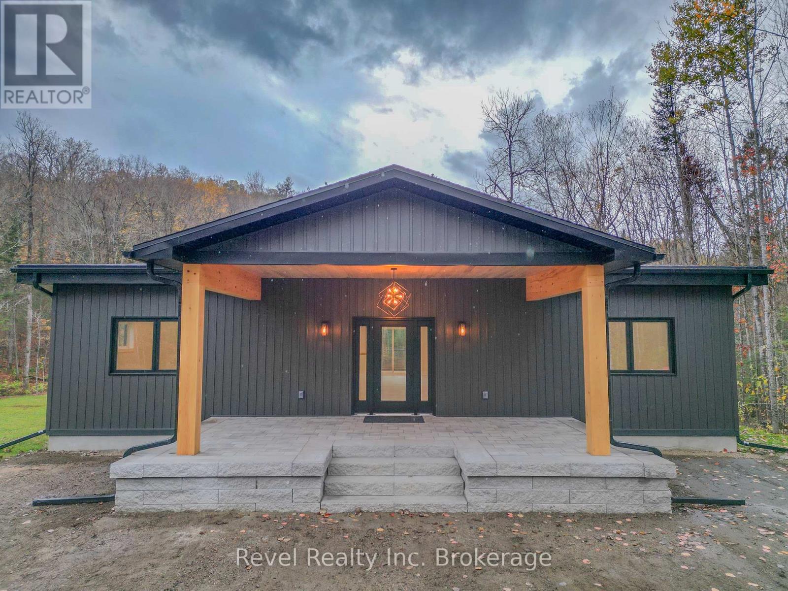 52 Laurentian Crescent, Mattawan, Ontario P0H 1V0 - Photo 2 - X12564644