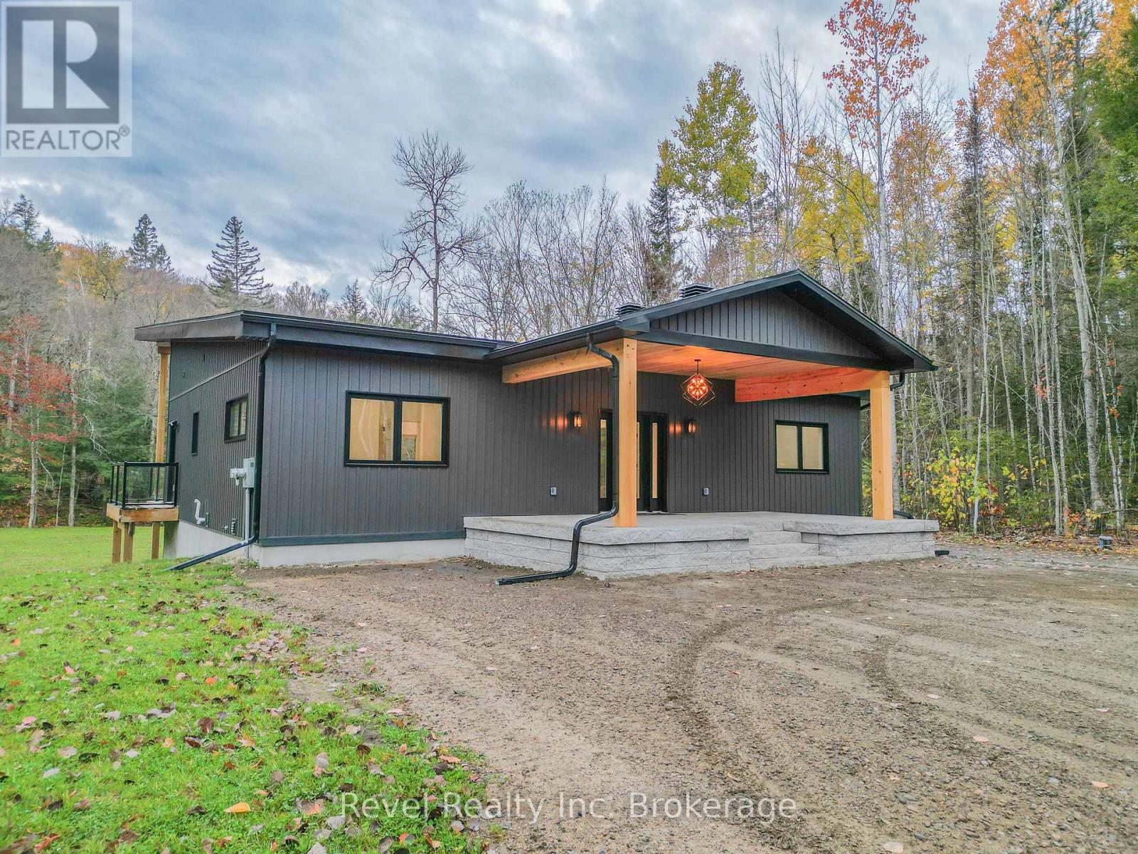 52 Laurentian Crescent, Mattawan, Ontario P0H 1V0 - Photo 3 - X12564644