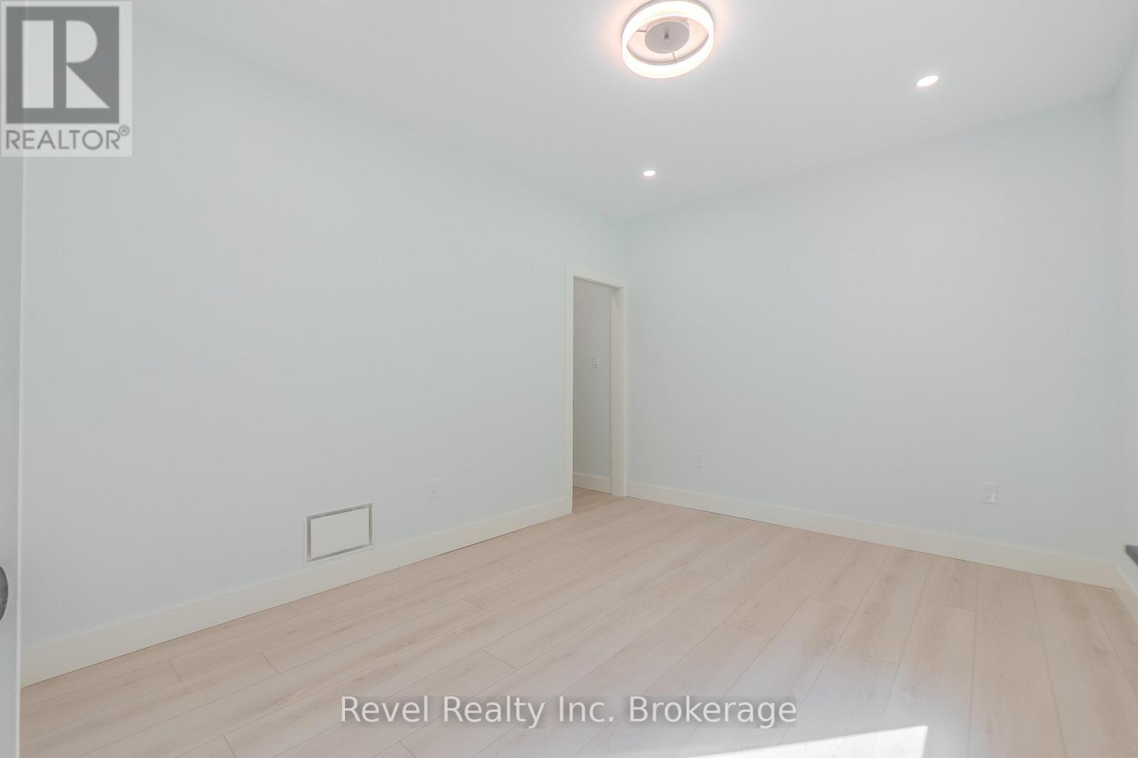 52 Laurentian Crescent, Mattawan, Ontario P0H 1V0 - Photo 31 - X12564644