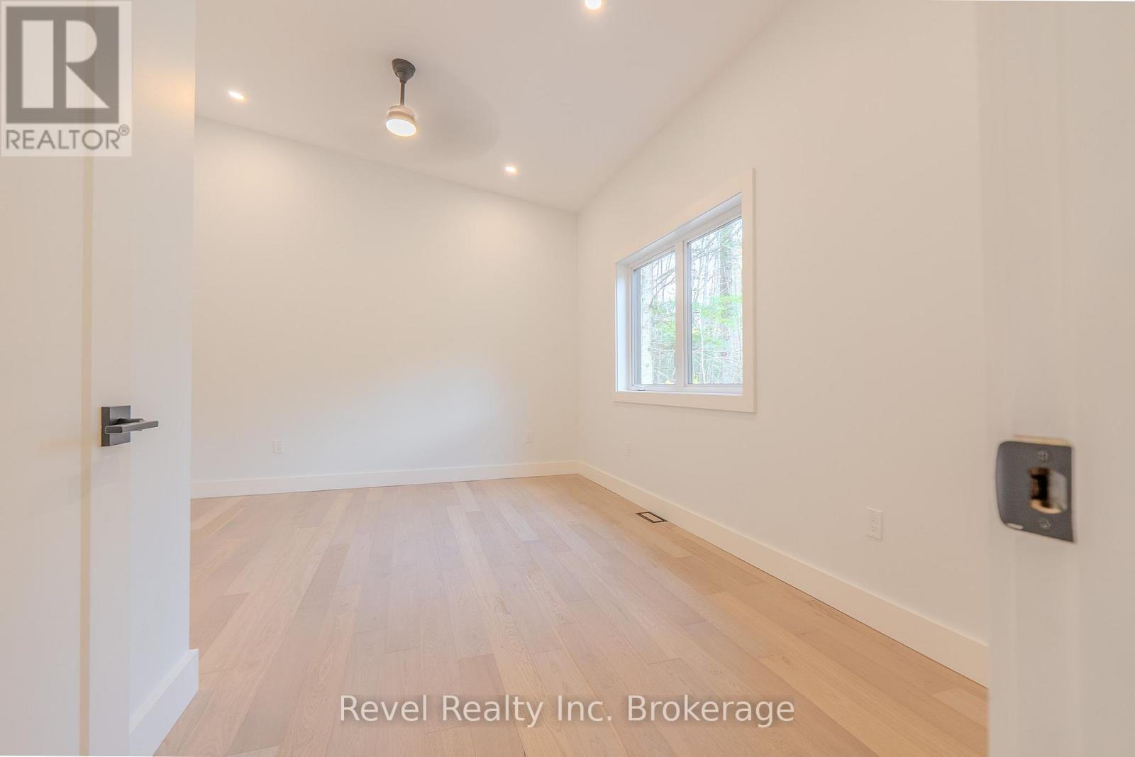 52 Laurentian Crescent, Mattawan, Ontario P0H 1V0 - Photo 8 - X12564644