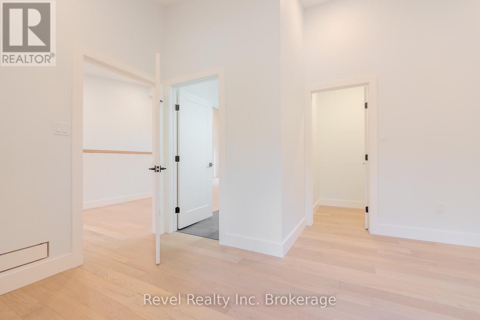 52 Laurentian Crescent, Mattawan, Ontario P0H 1V0 - Photo 9 - X12564644