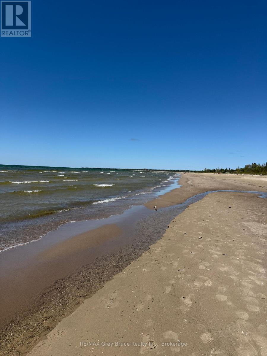 915 Third Avenue N, South Bruce Peninsula, Ontario  N0H 2G0 - Photo 10 - X12564664