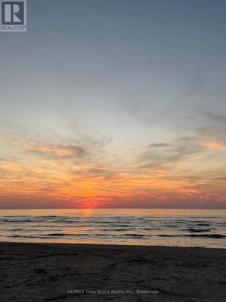 915 Third Avenue N, South Bruce Peninsula, Ontario  N0H 2G0 - Photo 15 - X12564664