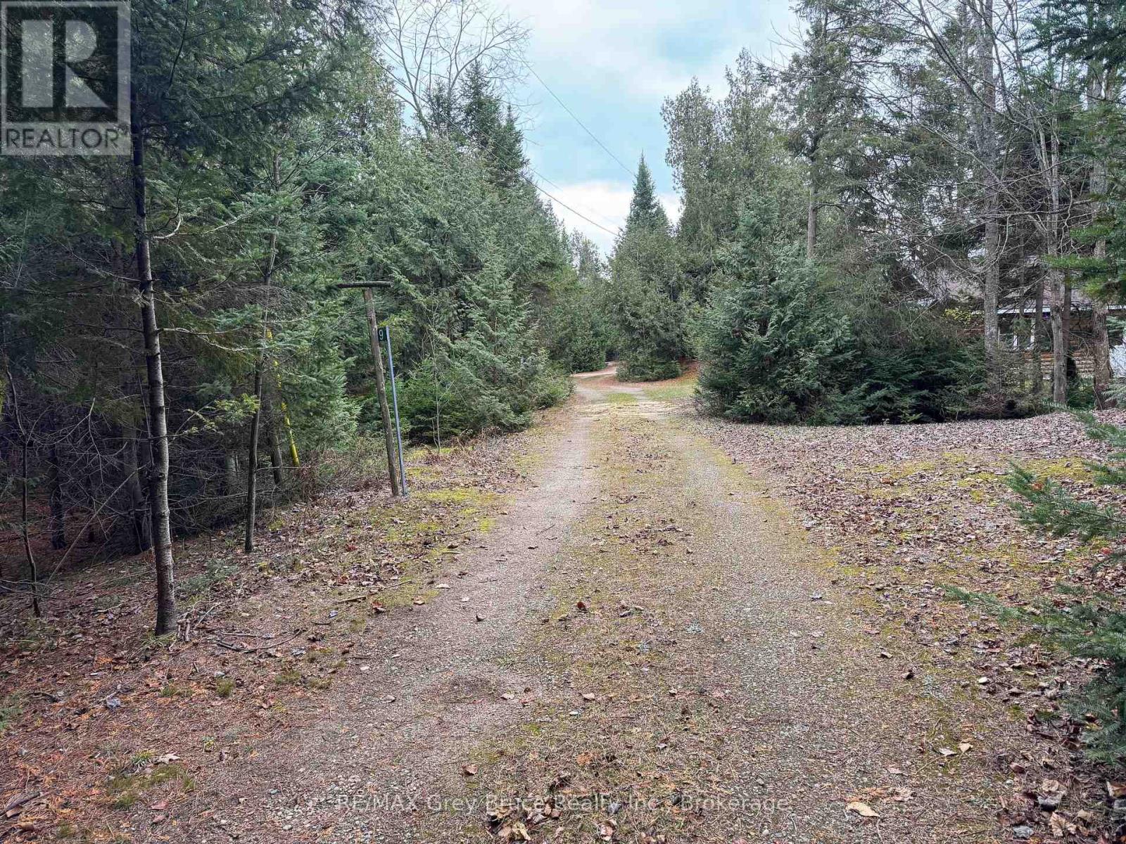 915 Third Avenue N, South Bruce Peninsula, Ontario  N0H 2G0 - Photo 7 - X12564664