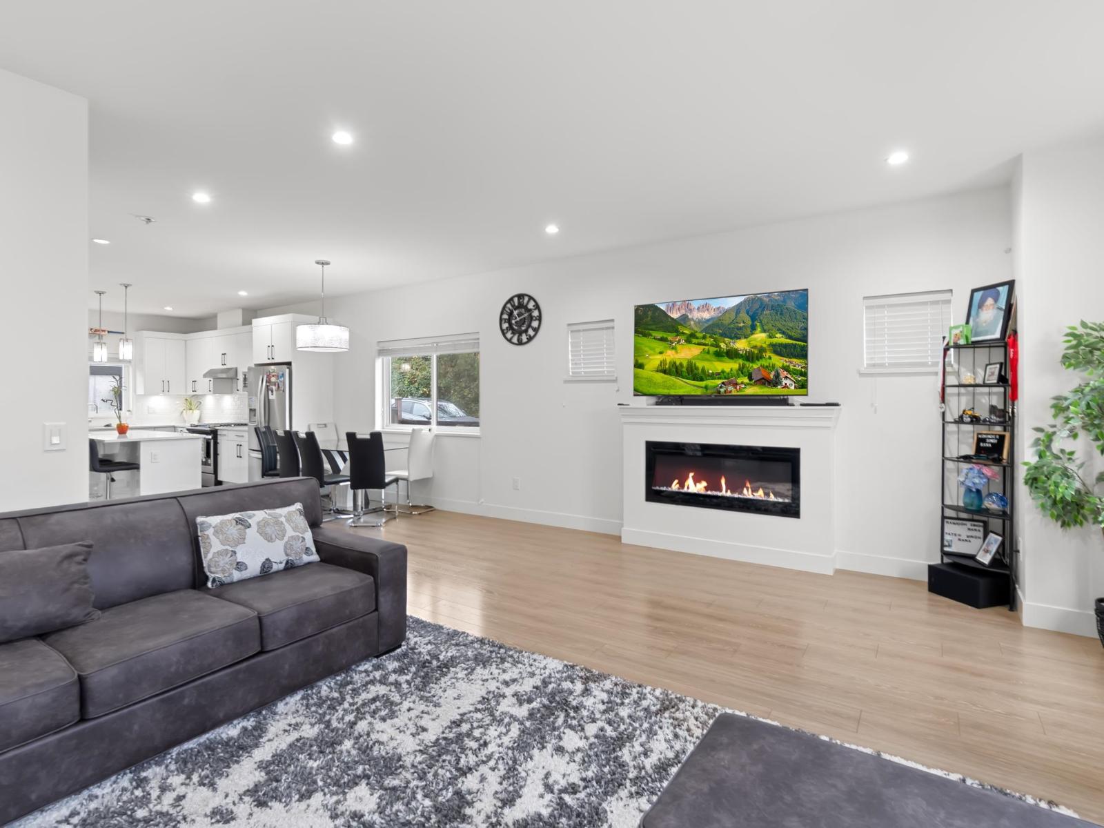 14002 60a Avenue, Surrey, British Columbia  V3X 0J9 - Photo 4 - R3068963