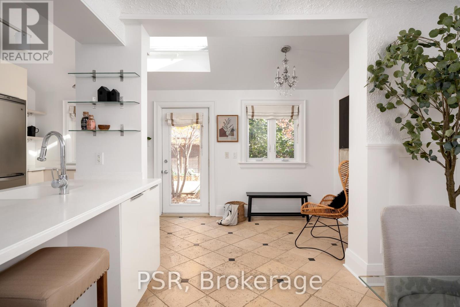 217 Northcliffe Boulevard, Toronto, Ontario  M6E 3K8 - Photo 15 - C12564660