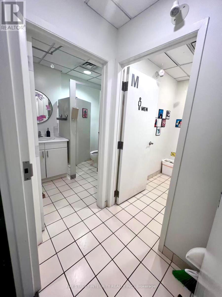 Upper - 360 Queen Street W, Toronto, Ontario  M5V 2A2 - Photo 6 - C12564704