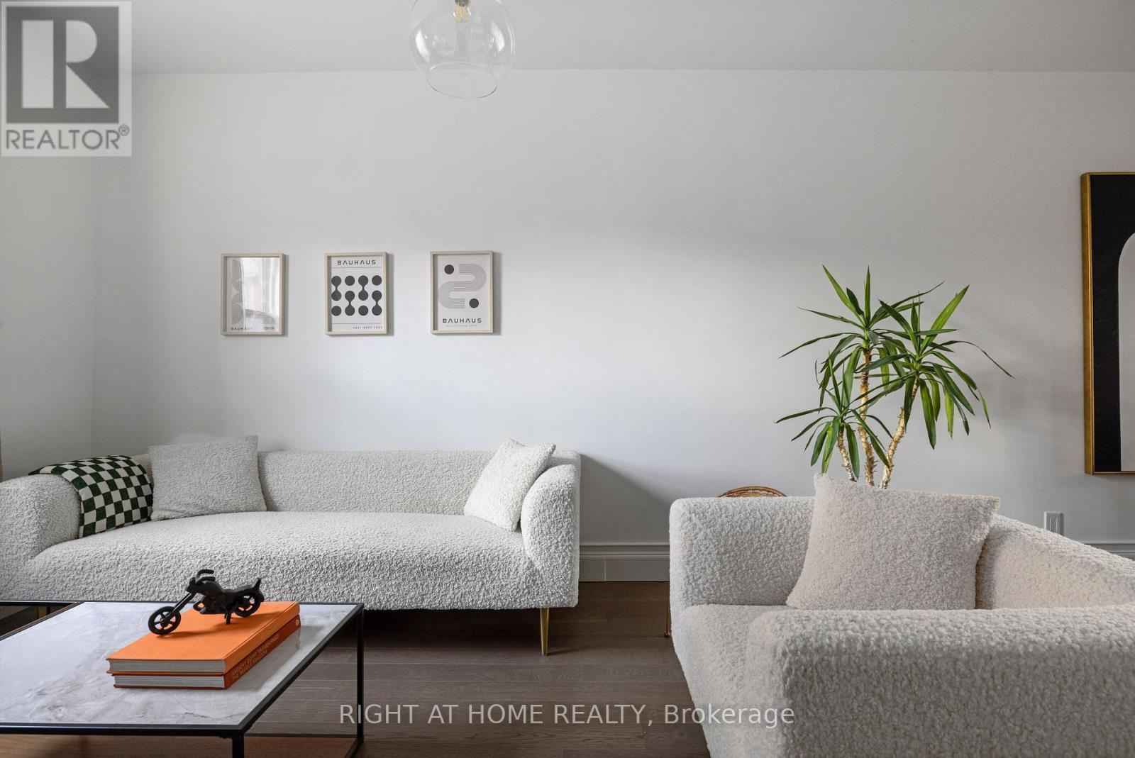 15 KINTYRE AVENUE, Toronto, Ontario