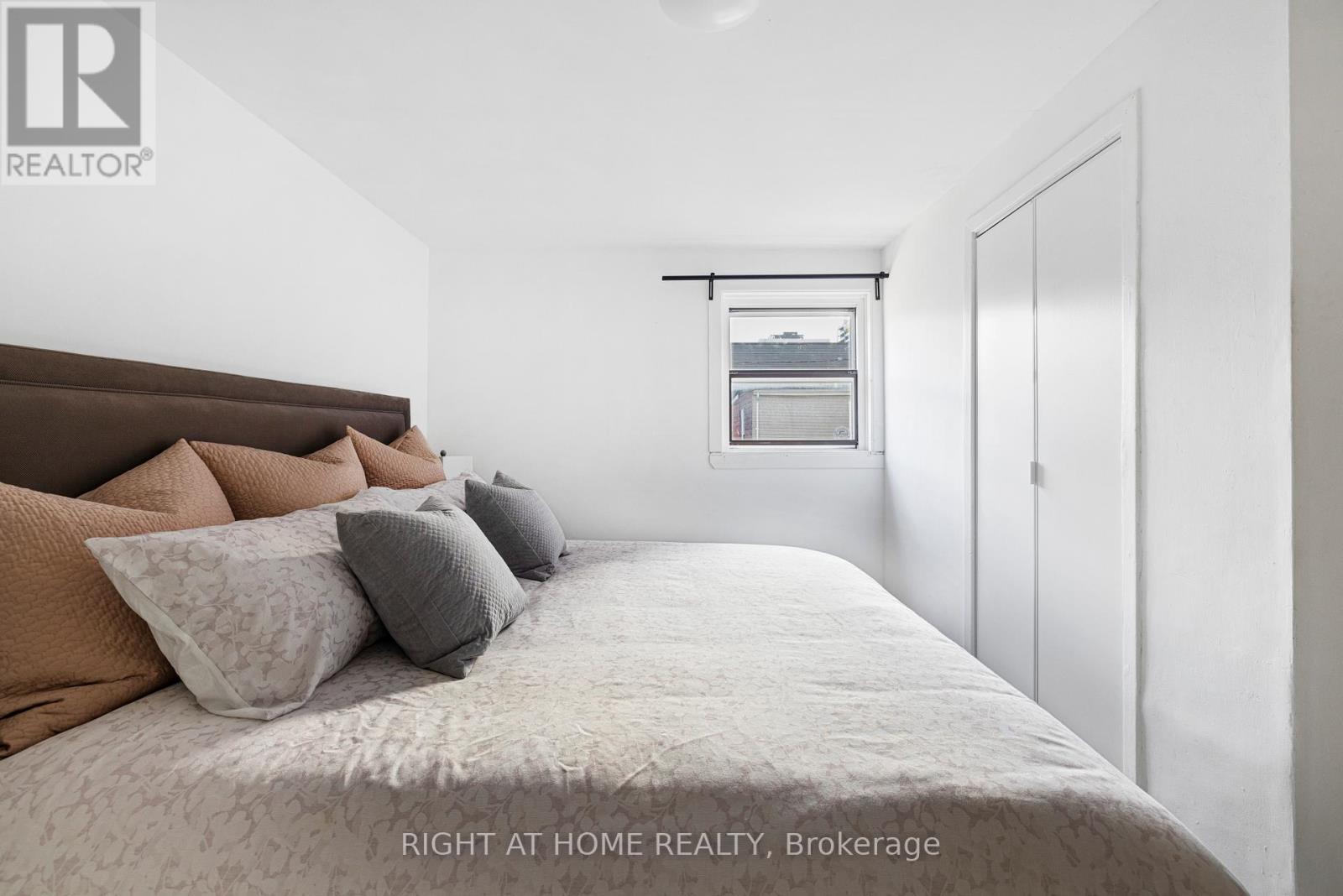 15 Kintyre Avenue, Toronto, Ontario  M4M 1M2 - Photo 11 - E12564632