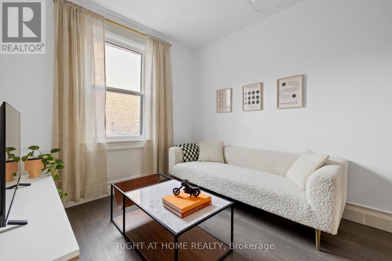 15 Kintyre Avenue, Toronto, Ontario  M4M 1M2 - Photo 2 - E12564632