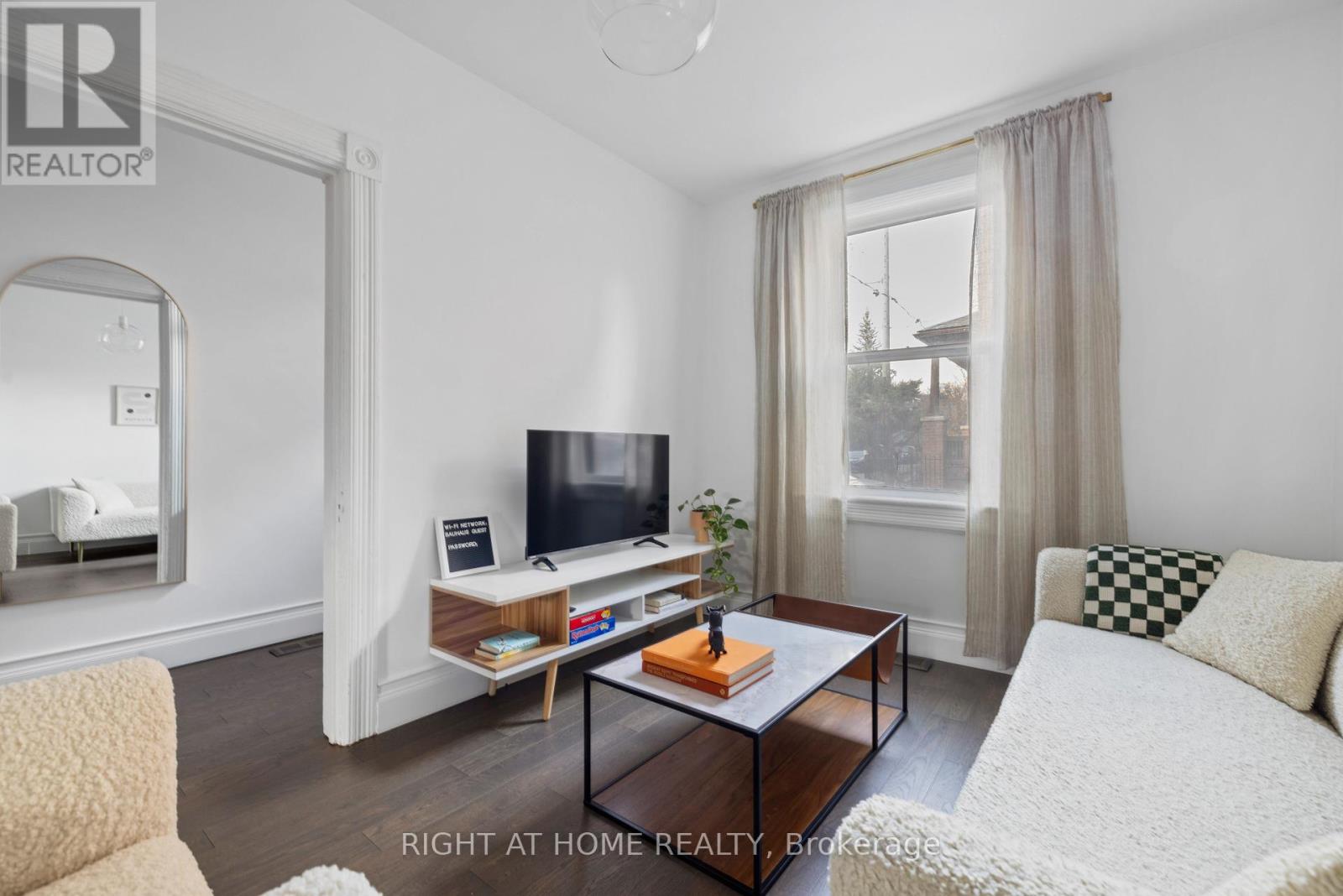 15 Kintyre Avenue, Toronto, Ontario  M4M 1M2 - Photo 3 - E12564632