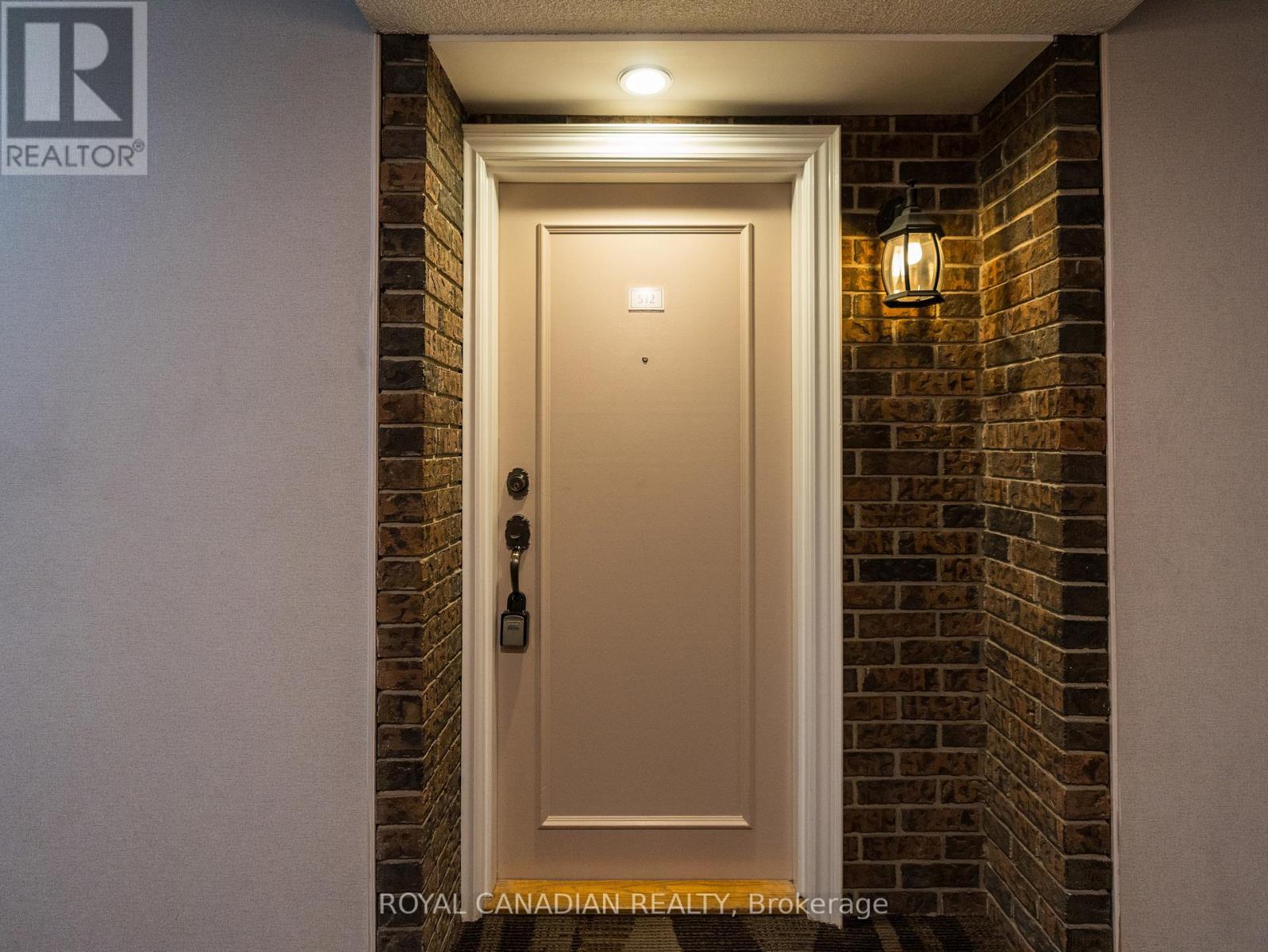 512 - 3 Lisa Street, Brampton, Ontario  L6T 4A2 - Photo 2 - W12563698