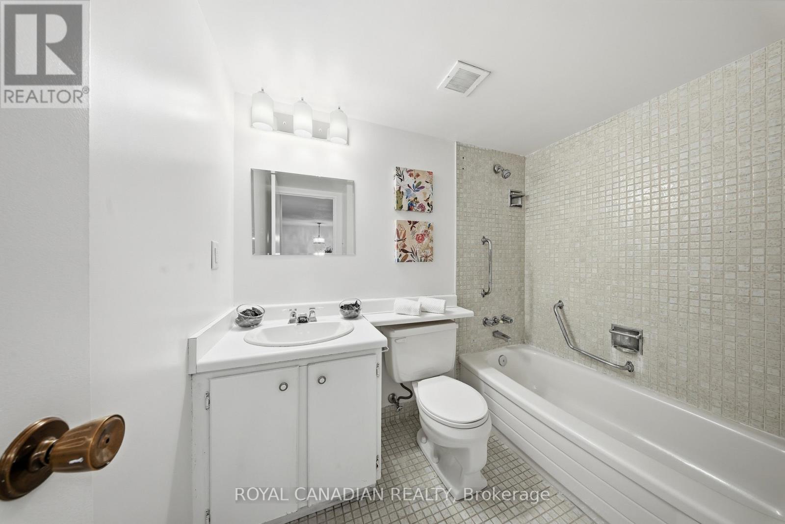 512 - 3 Lisa Street, Brampton, Ontario  L6T 4A2 - Photo 18 - W12563698