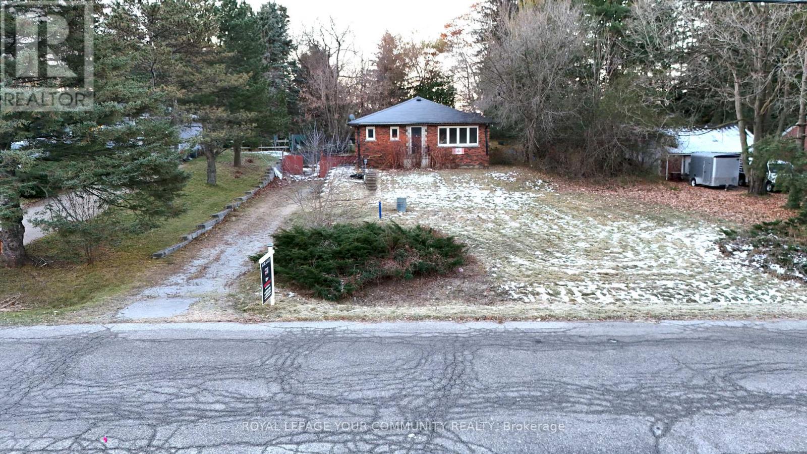 79 Muirhead Crescent, Richmond Hill, Ontario L4E 3M7 - Photo 2 - N12564682