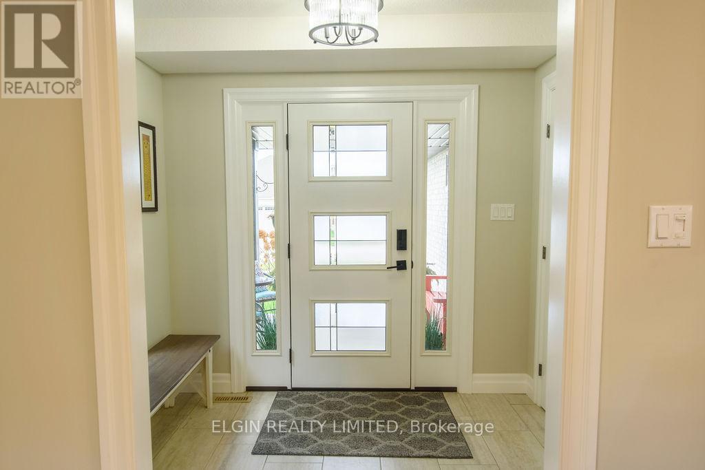 8 Auburn Drive, St. Thomas, Ontario  N5R 0K2 - Photo 3 - X12562930