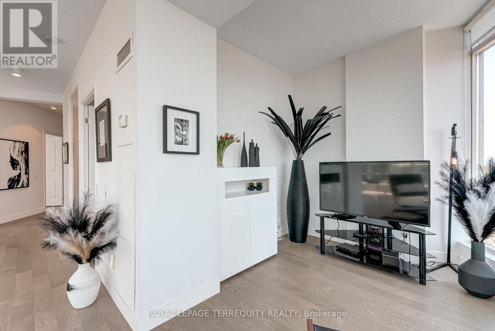 1210 - 15 Windermere Avenue, Toronto, Ontario  M6S 5A2 - Photo 14 - W12564626