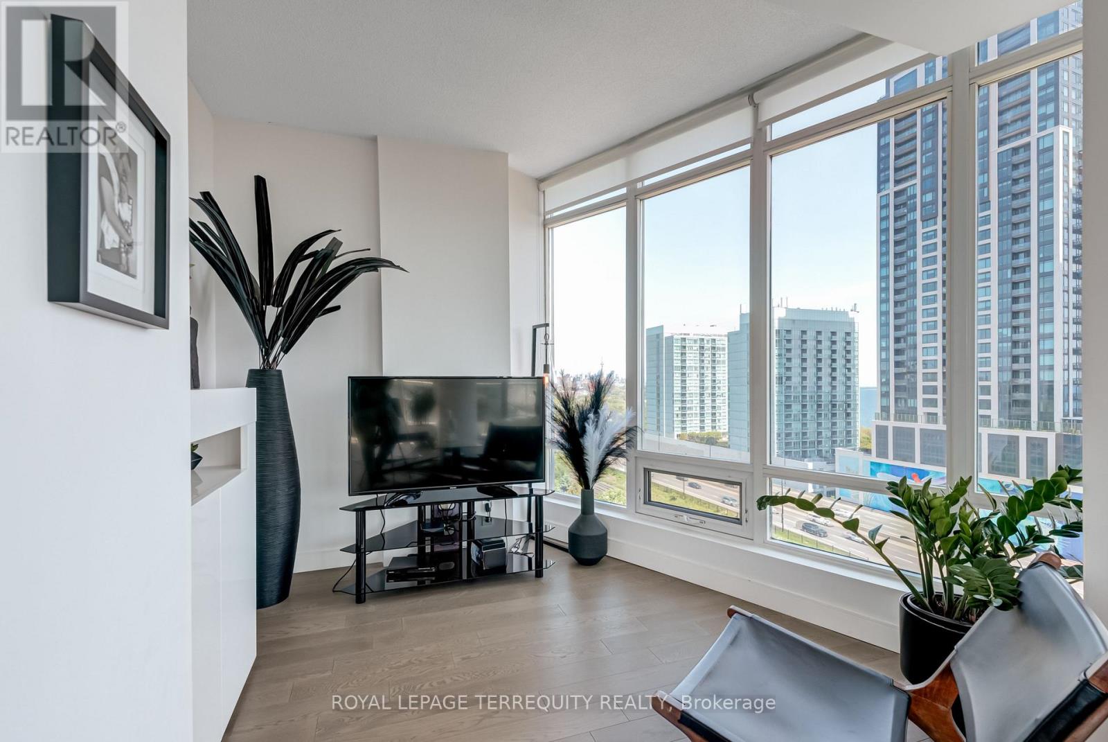 1210 - 15 Windermere Avenue, Toronto, Ontario  M6S 5A2 - Photo 15 - W12564626