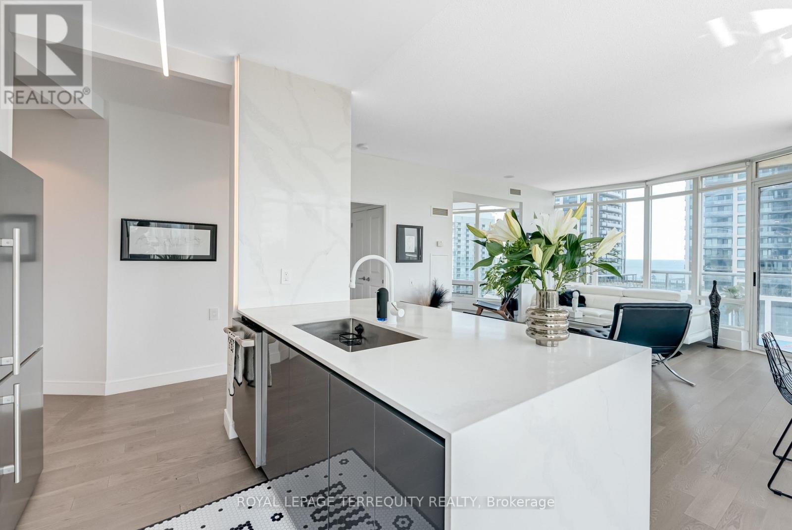 1210 - 15 Windermere Avenue, Toronto, Ontario  M6S 5A2 - Photo 6 - W12564626