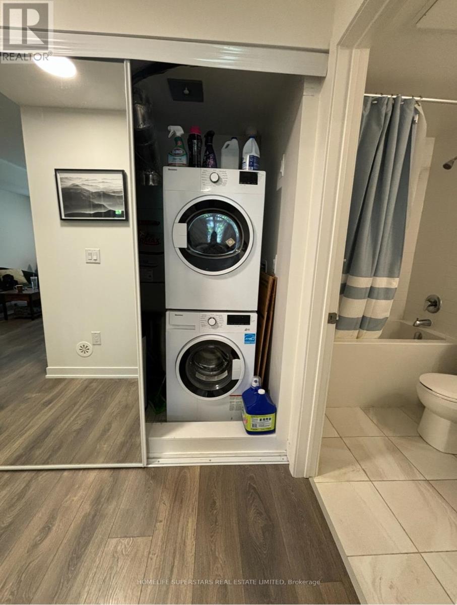 B104 - 150 Canon Jackson Drive E, Toronto, Ontario  M6M 0B7 - Photo 7 - W12564634