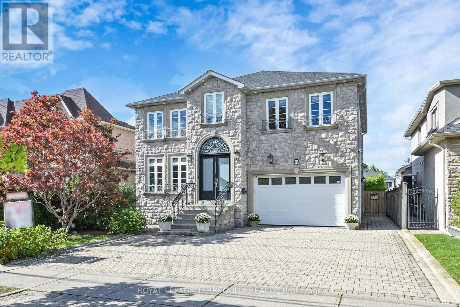 12 HIGHLAND HILL, Toronto, Ontario