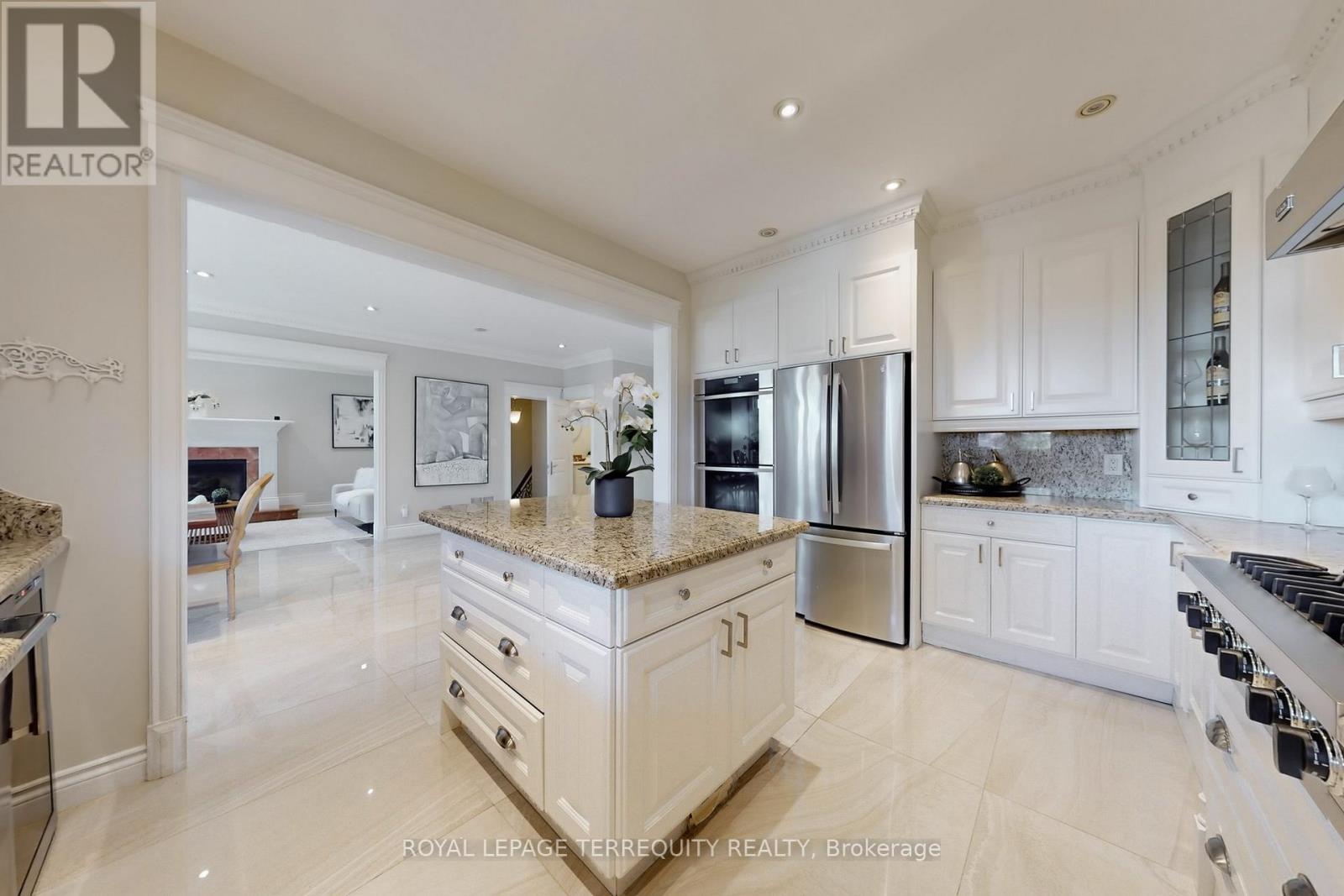 12 Highland Hill, Toronto, Ontario  M6A 2P8 - Photo 12 - W12564640