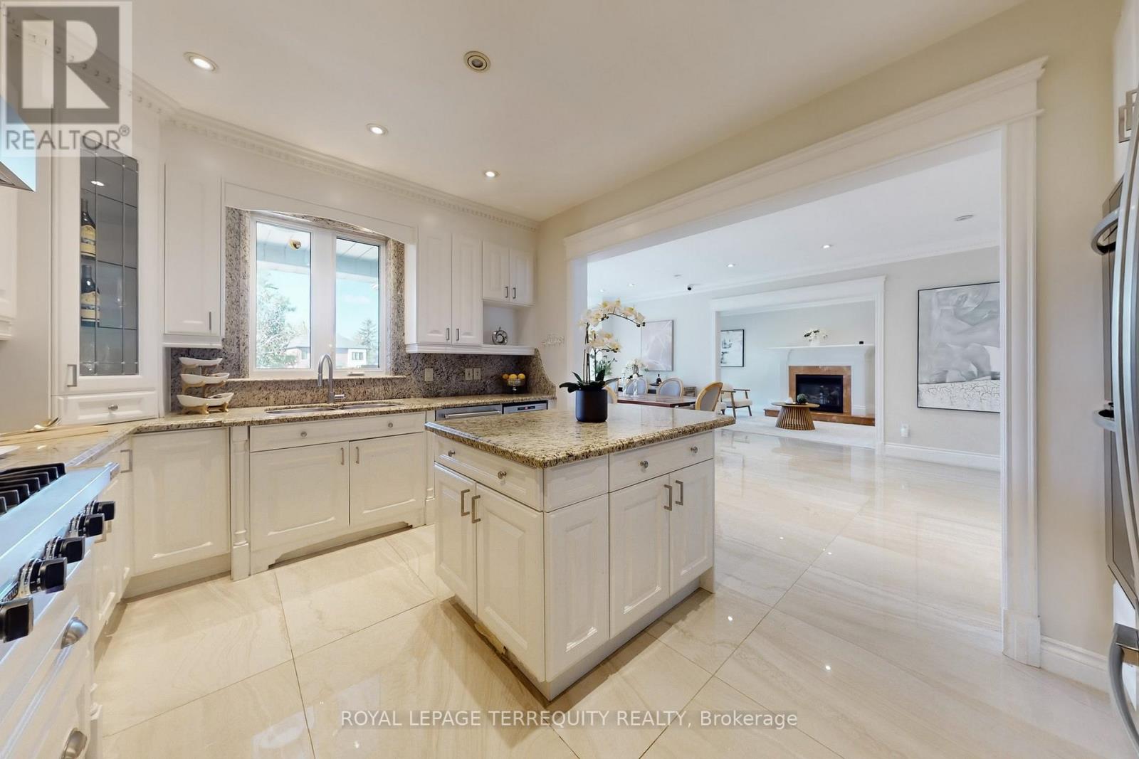 12 Highland Hill, Toronto, Ontario  M6A 2P8 - Photo 13 - W12564640