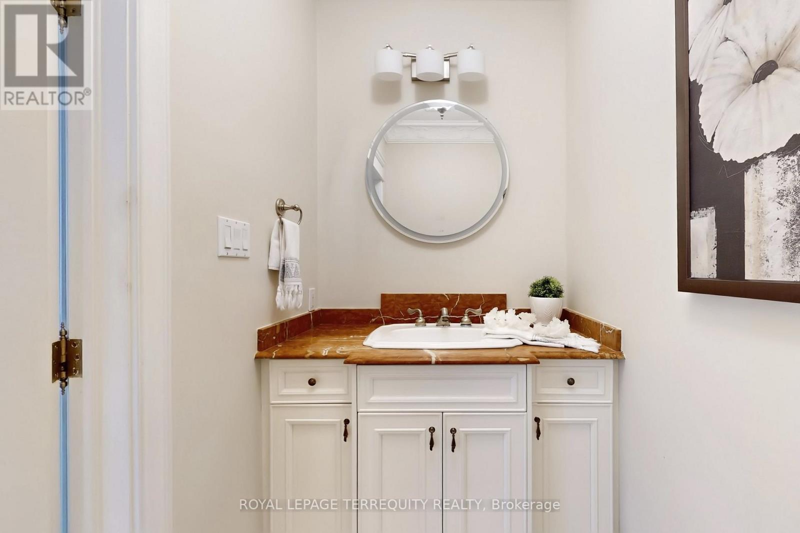 12 Highland Hill, Toronto, Ontario  M6A 2P8 - Photo 17 - W12564640