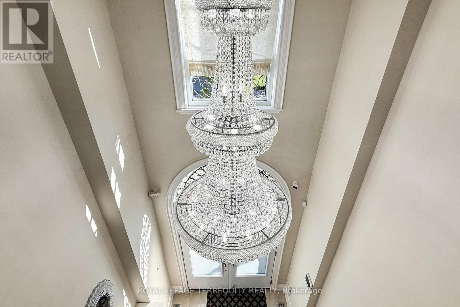 12 Highland Hill, Toronto, Ontario  M6A 2P8 - Photo 19 - W12564640