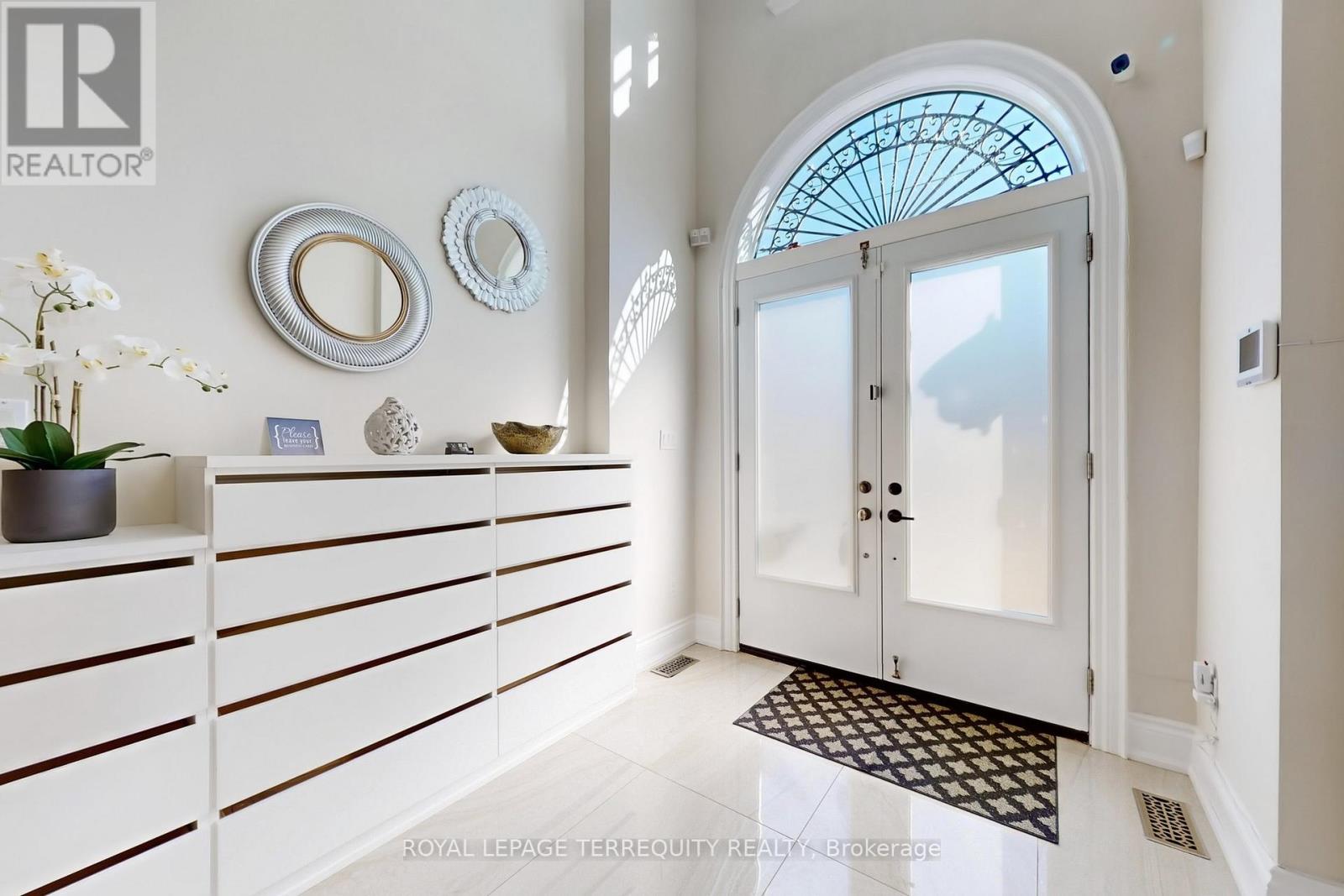 12 Highland Hill, Toronto, Ontario  M6A 2P8 - Photo 3 - W12564640