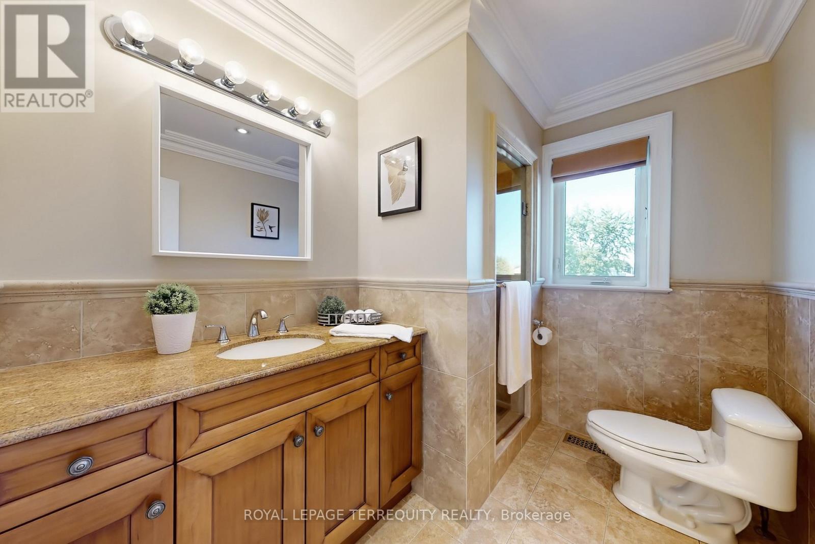 12 Highland Hill, Toronto, Ontario  M6A 2P8 - Photo 35 - W12564640