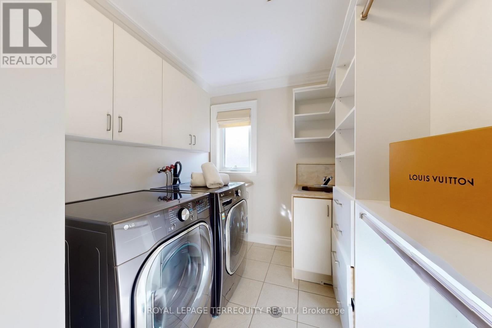 12 Highland Hill, Toronto, Ontario  M6A 2P8 - Photo 36 - W12564640