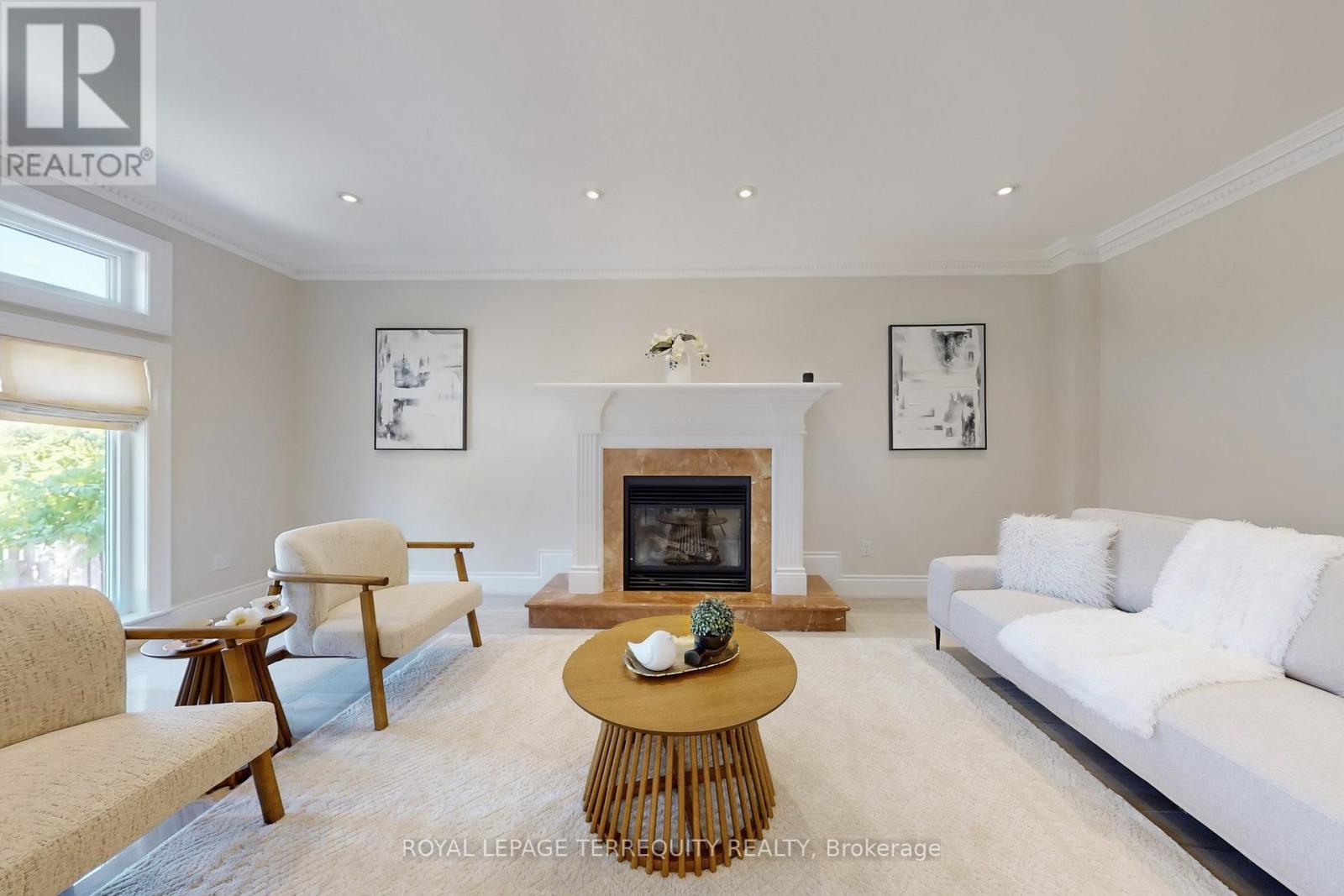 12 Highland Hill, Toronto, Ontario  M6A 2P8 - Photo 4 - W12564640