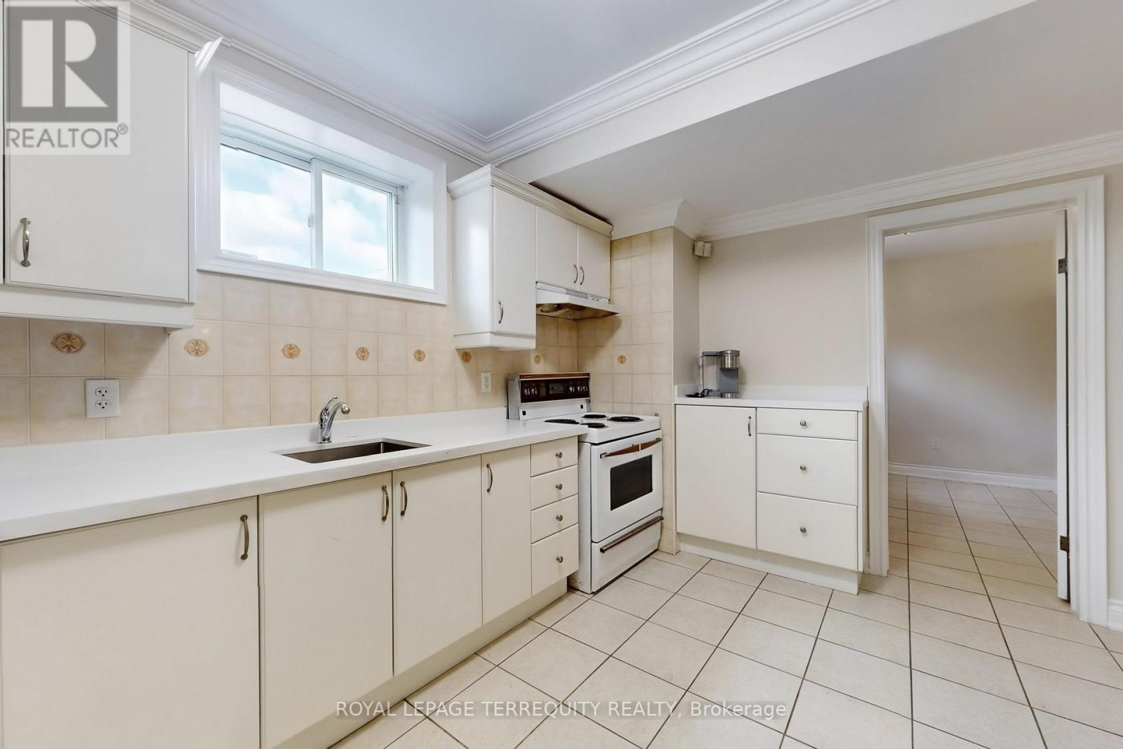 12 Highland Hill, Toronto, Ontario  M6A 2P8 - Photo 42 - W12564640