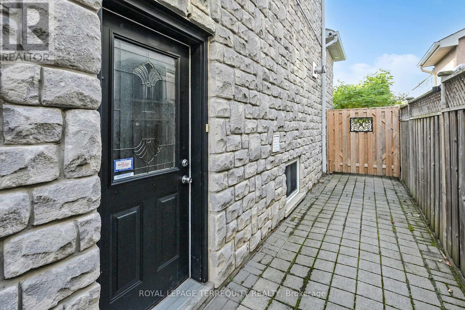 12 Highland Hill, Toronto, Ontario  M6A 2P8 - Photo 47 - W12564640