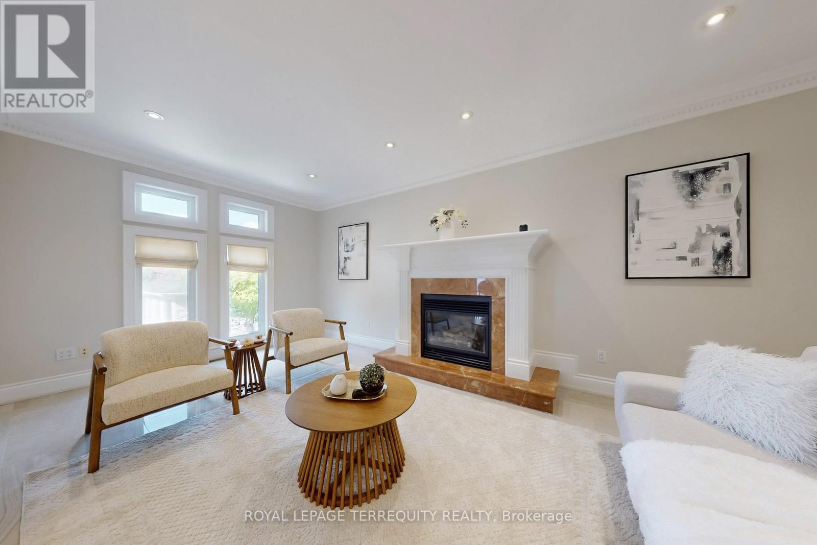 12 Highland Hill, Toronto, Ontario  M6A 2P8 - Photo 5 - W12564640