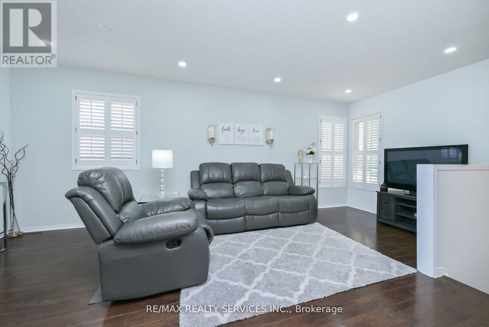 59 Springview Drive, Brampton, Ontario  L6X 4L8 - Photo 12 - W12564652