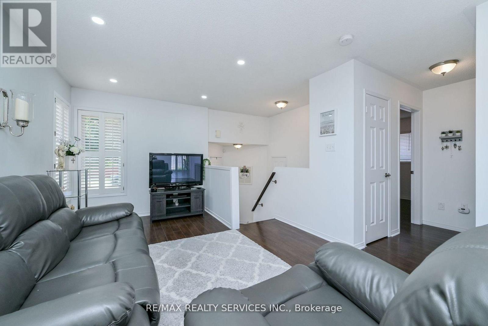 59 Springview Drive, Brampton, Ontario  L6X 4L8 - Photo 14 - W12564652