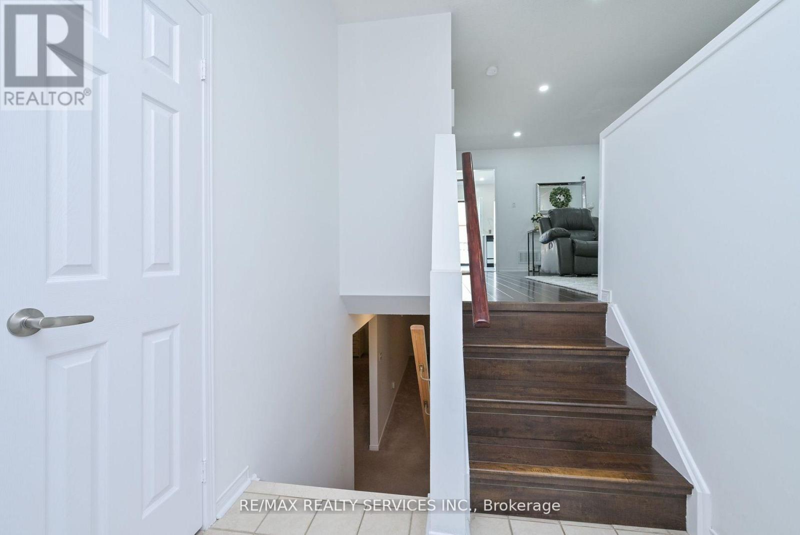 59 Springview Drive, Brampton, Ontario  L6X 4L8 - Photo 19 - W12564652