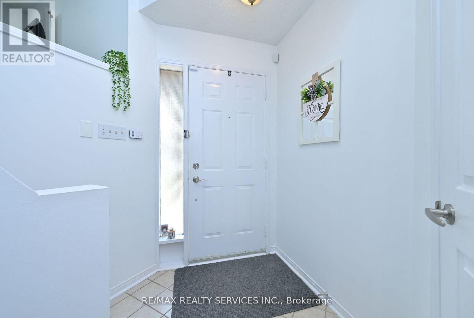 59 Springview Drive, Brampton, Ontario  L6X 4L8 - Photo 4 - W12564652