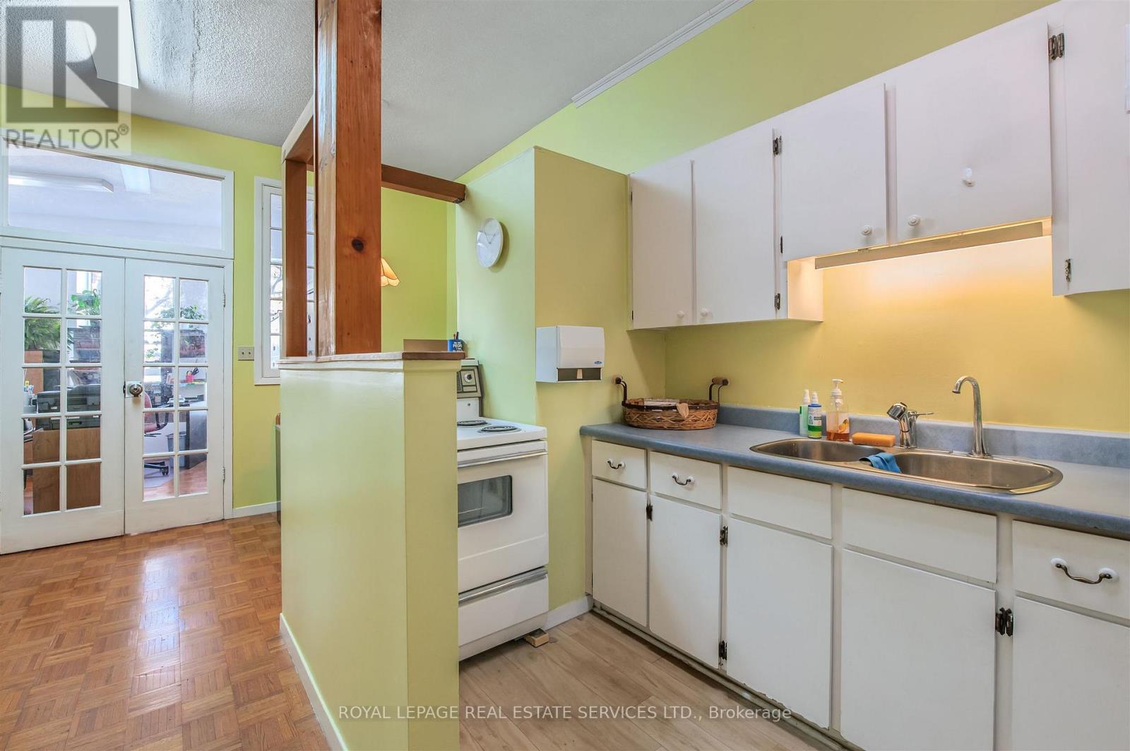 9 - 2847 Dundas Avenue W, Toronto, Ontario  M6P 1Y6 - Photo 13 - W12564672