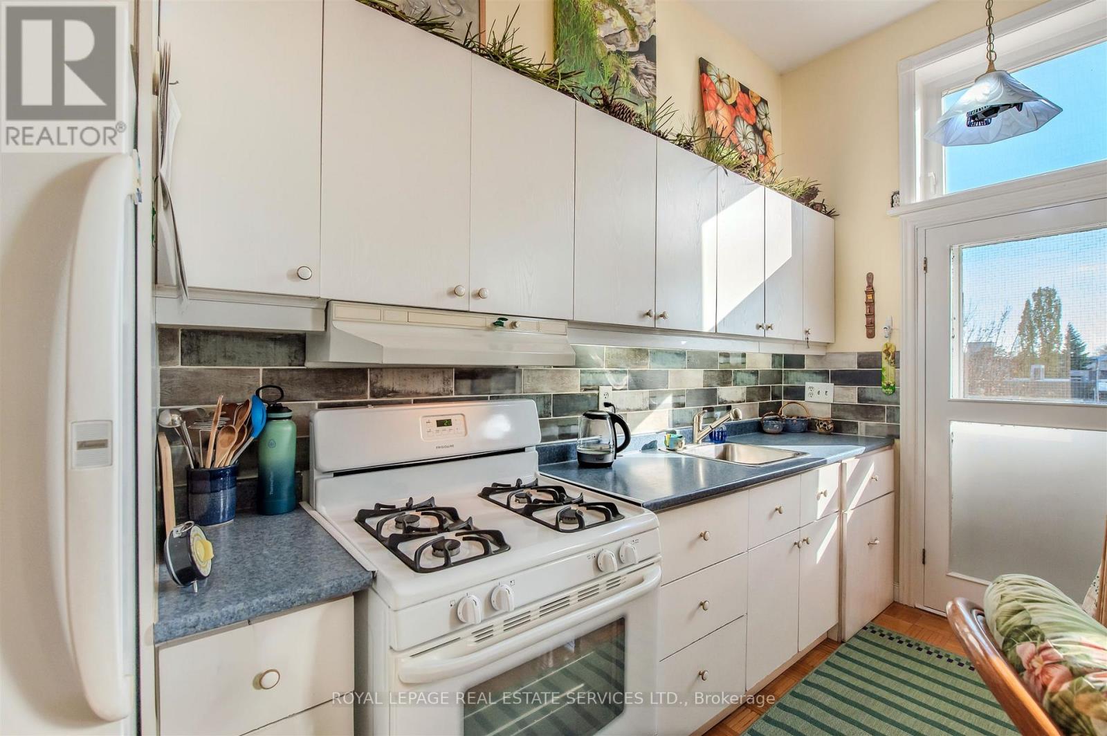 9 - 2847 Dundas Avenue W, Toronto, Ontario  M6P 1Y6 - Photo 6 - W12564672