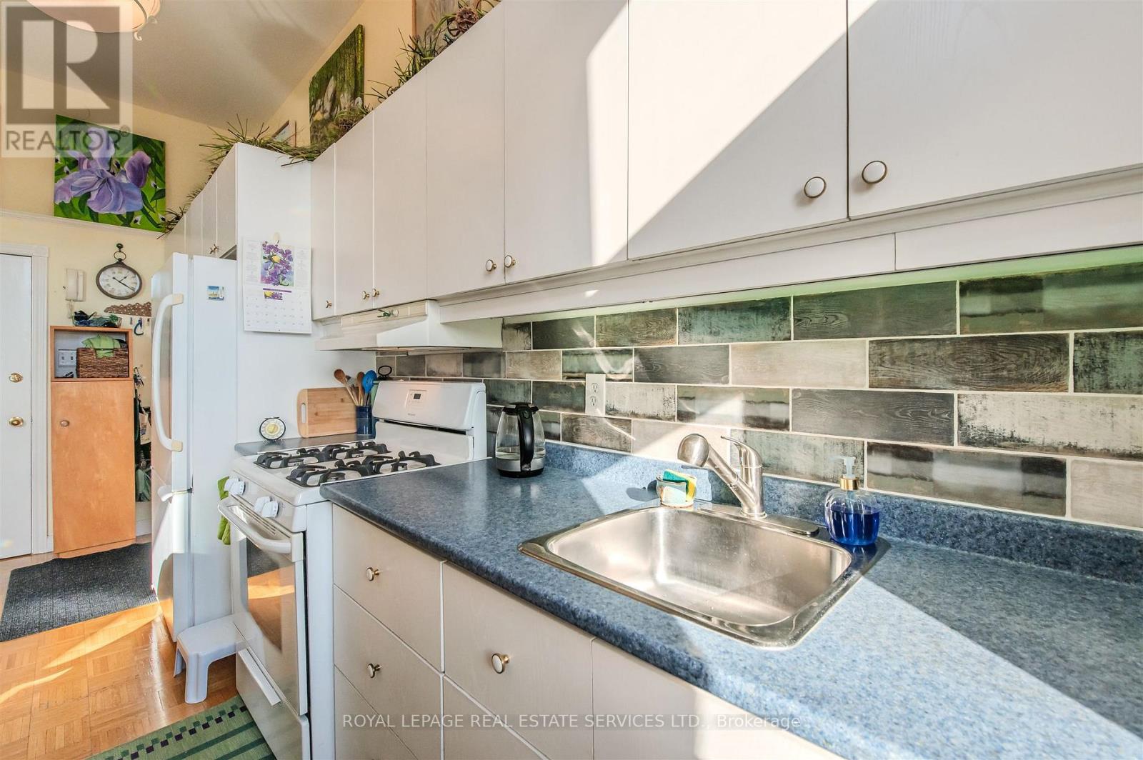 9 - 2847 Dundas Avenue W, Toronto, Ontario  M6P 1Y6 - Photo 7 - W12564672