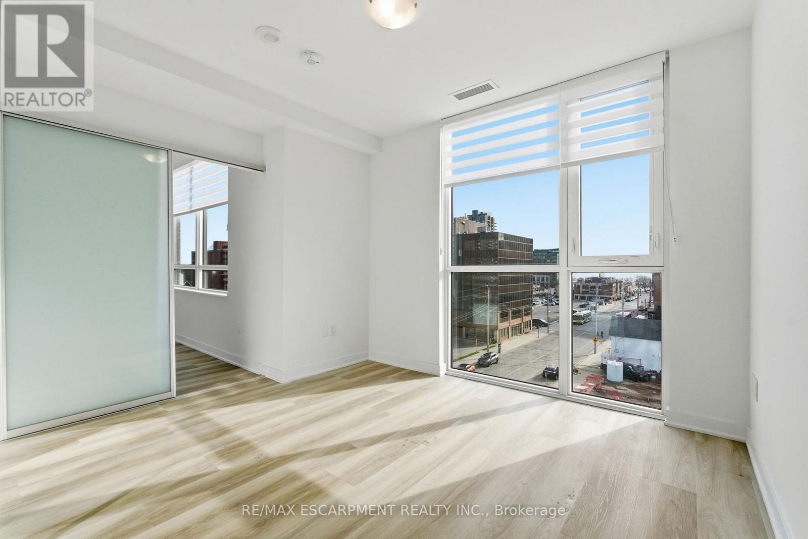 404 - 2007 James Street, Burlington, Ontario  L7R 0G7 - Photo 16 - W12564692