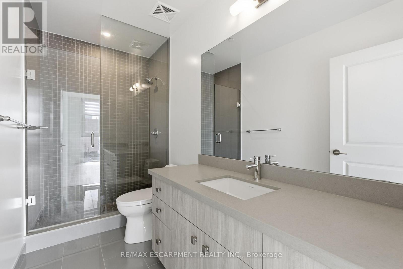 404 - 2007 James Street, Burlington, Ontario  L7R 0G7 - Photo 18 - W12564692