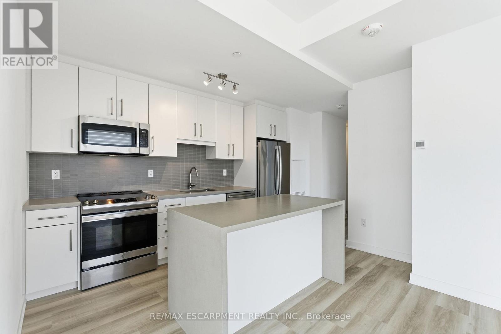 404 - 2007 James Street, Burlington, Ontario  L7R 0G7 - Photo 21 - W12564692