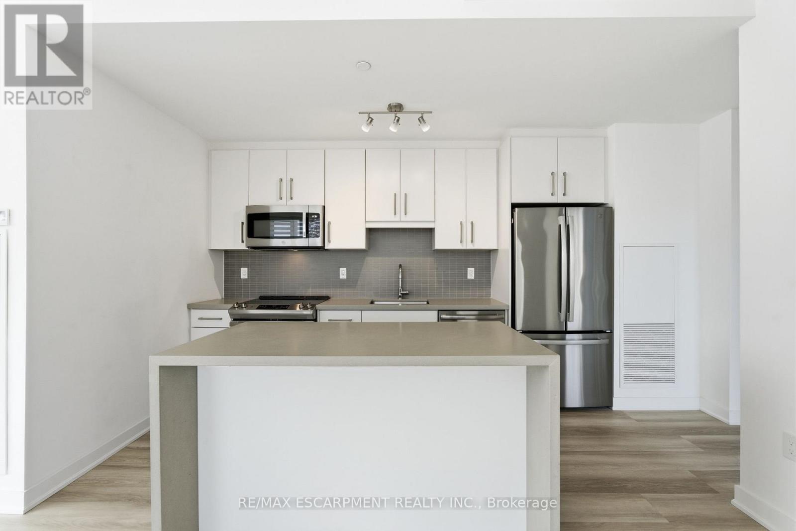 404 - 2007 James Street, Burlington, Ontario  L7R 0G7 - Photo 22 - W12564692